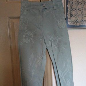 Light Olive Leaf Print Crop Pants